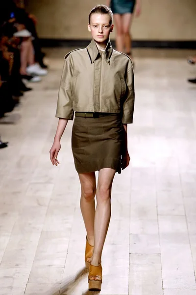 Look 12
